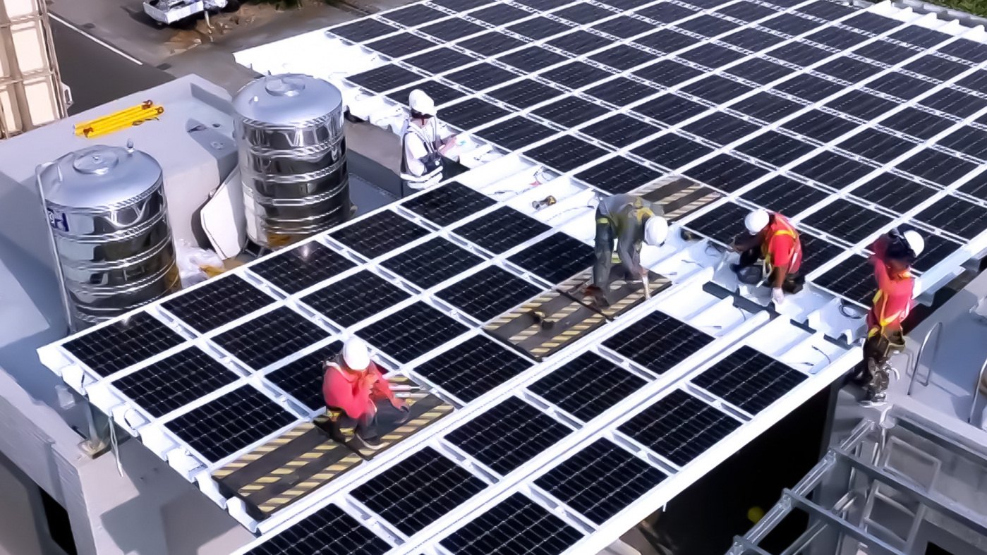 友達打造光電建築一體化整合建材，開發SunSteel光電整合型浪板，實現快速安裝、避免二次施工，讓屋頂光電躍升未來建物新標配。