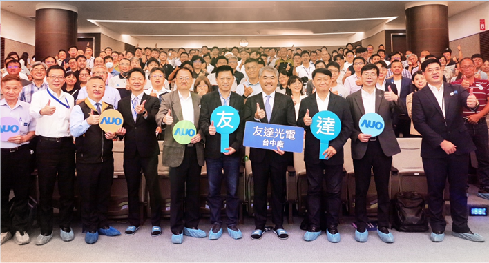 友達以太陽能解決方案領航者，跨足建築領域，4日在台中廠區舉辦「光電建築一體化研討會」，邀請產業先驅共同推動綠化，打造新一代智慧綠建築。